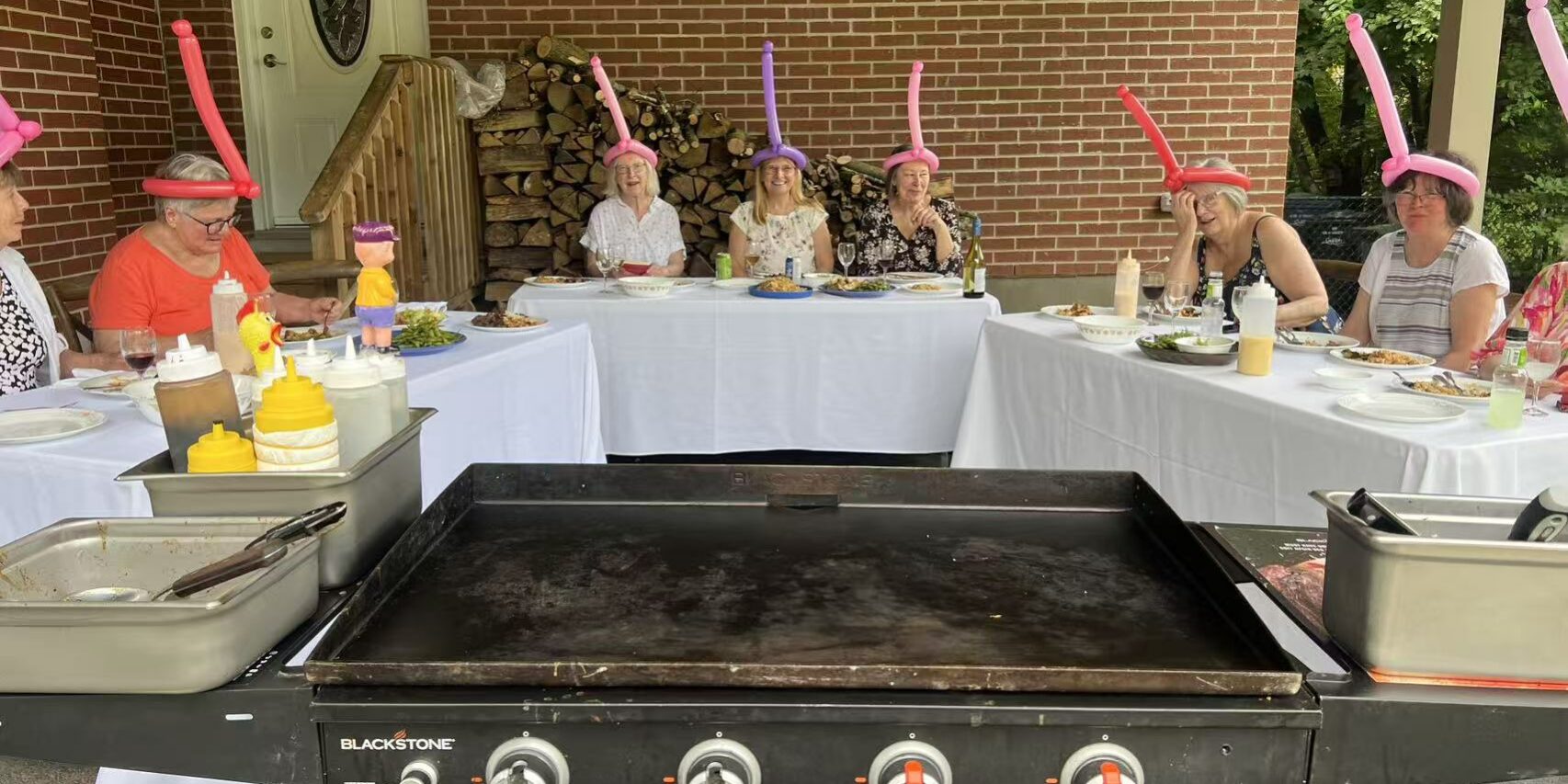 hibachiroyal-hibachi-party-seating-arrangement U-shaped table seating arranged around a private hibachi grill for an at-home dinner party